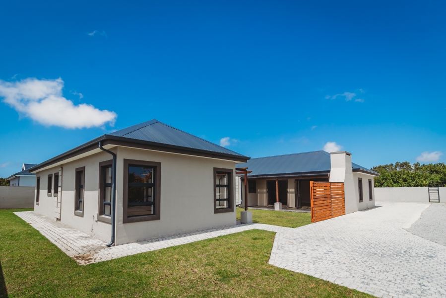 4 Bedroom Property for Sale in Kraaibosch Manor Western Cape